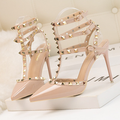 European And American Style Sexy Stiletto Patent Leather Metal Rivet Hollow Roman Fashion Sandals