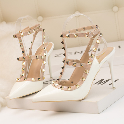 European And American Style Sexy Stiletto Pointed Patent Leather Solid Color Rivet Roman Hollow Sandals