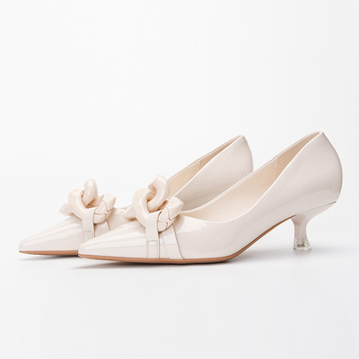 Simple Chain With Pointed Toe And Shallow Mouth And Low Heel